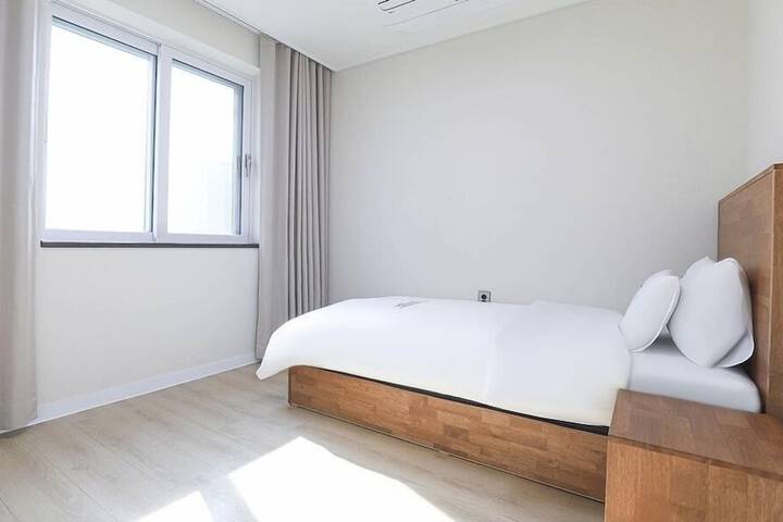 Room 6 of 92