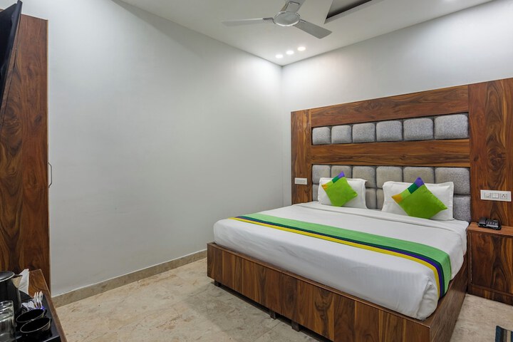 Room 26 of 54