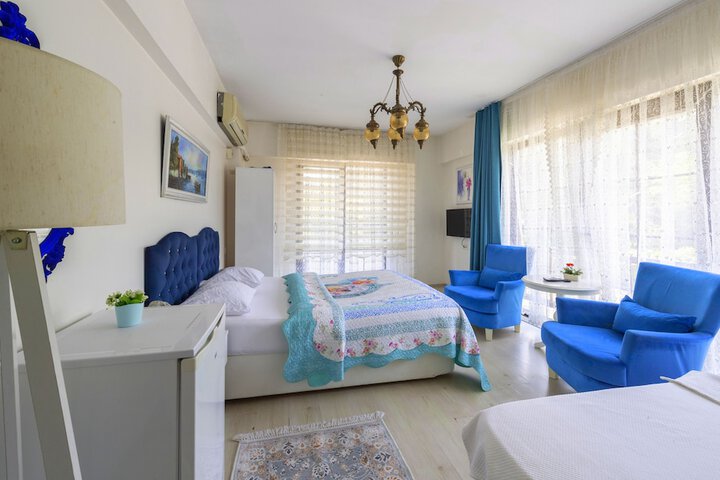 Room 10 of 28