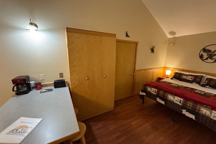 Room 6 of 63
