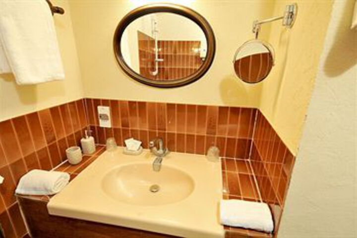 Room 4 of 20