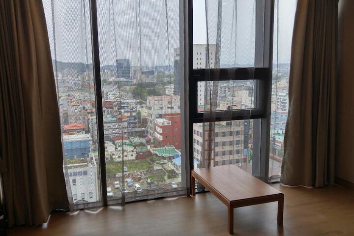 Room 32 of 60
