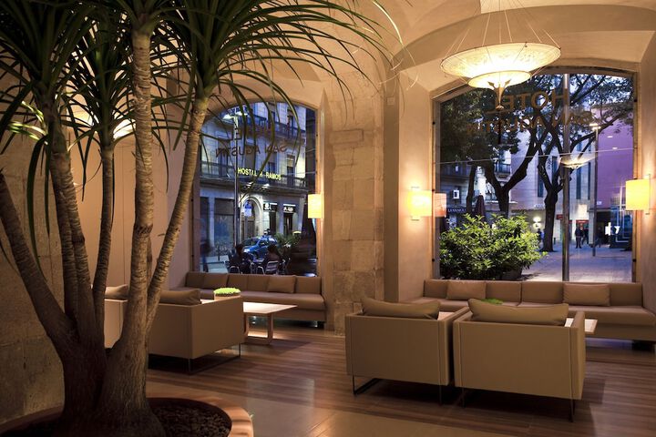 Entrance & Lobby