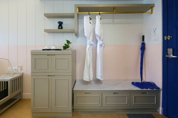 Room 4 of 60