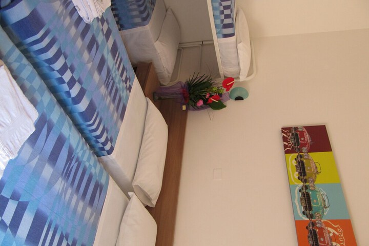 Room 6 of 30
