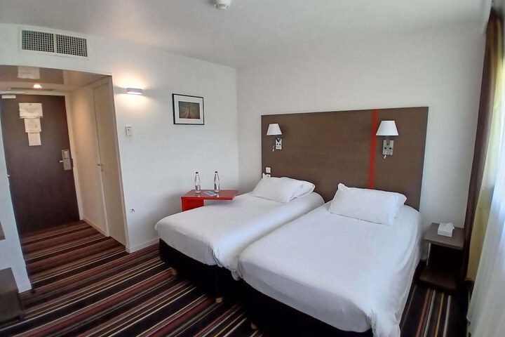 Room 25 of 71