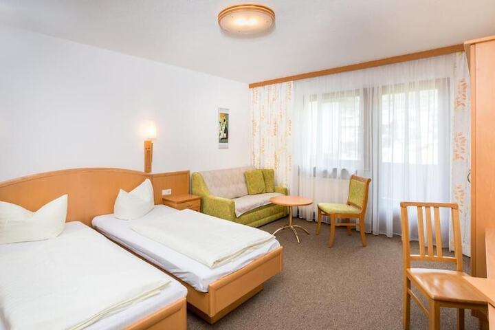 Room 2 of 31