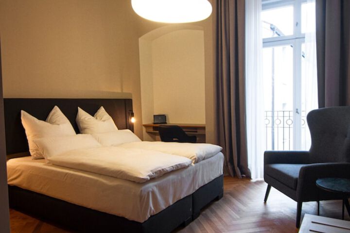 Room 4 of 36