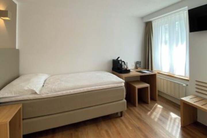 Room 4 of 22