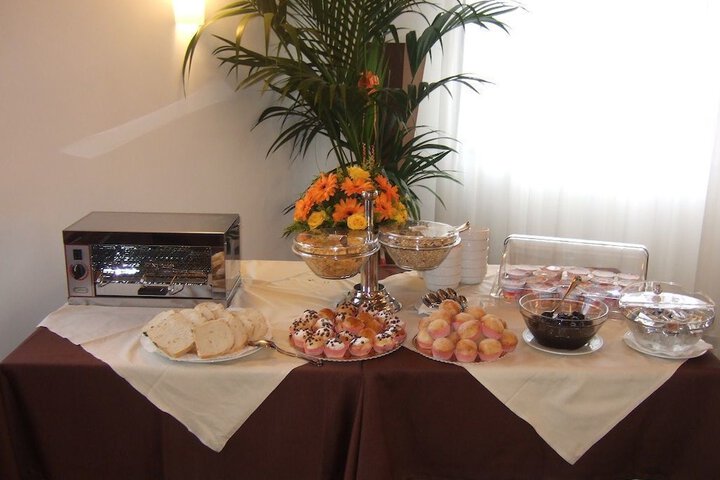Dining 66 of 93