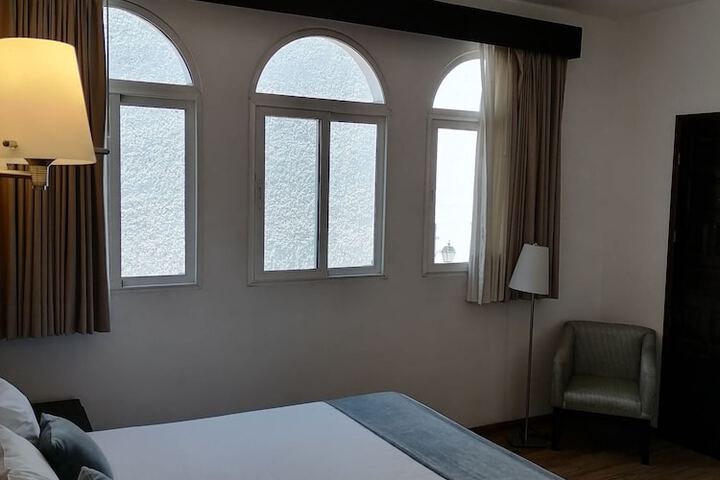 Room 25 of 49