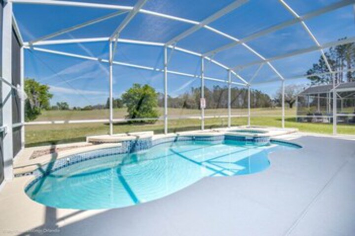 Cozy 5 Bed Pool Home at Highlands Reserve