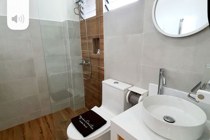 Room 4 of 12