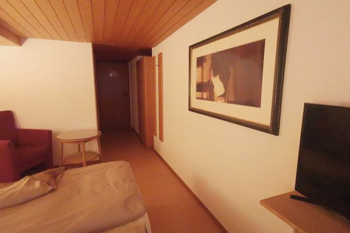 Room 3 of 29