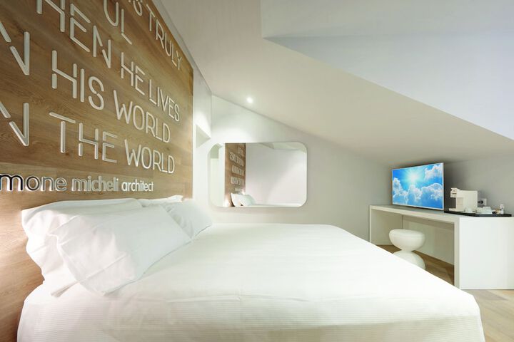 Room 7 of 40