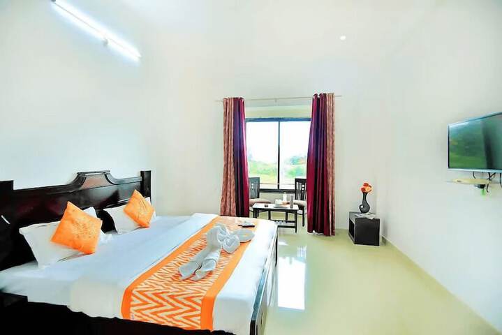 Room 5 of 8