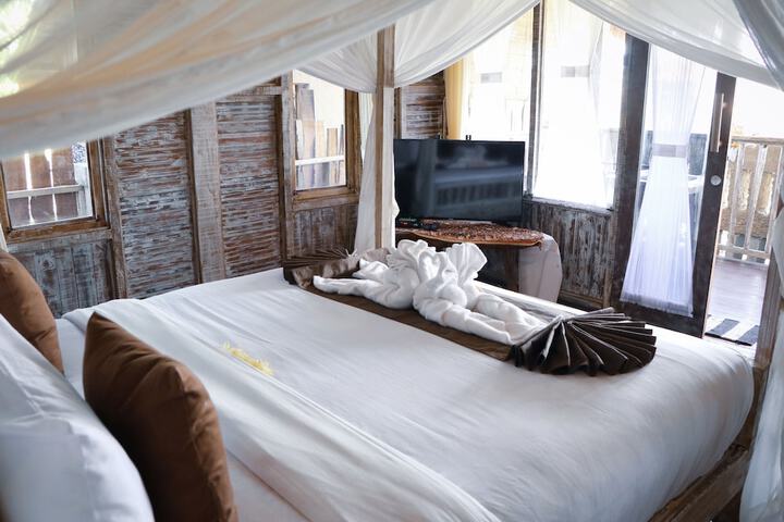 Room 3 of 80