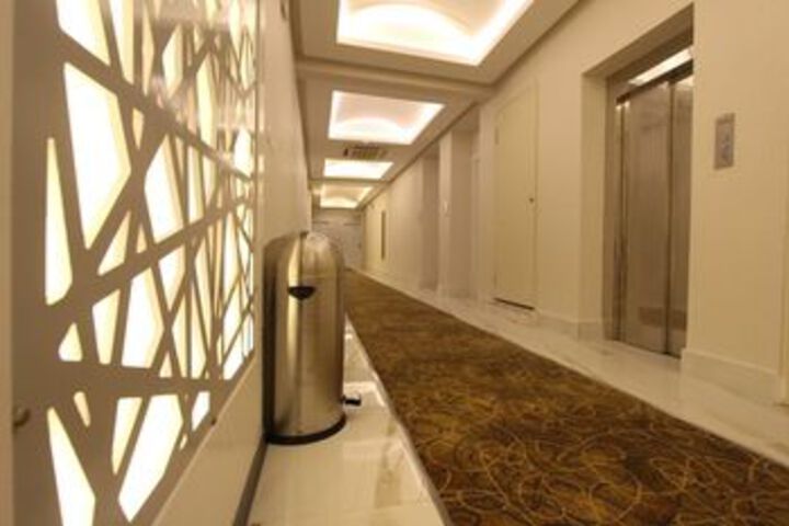Ballroom/Hall 18 of 28