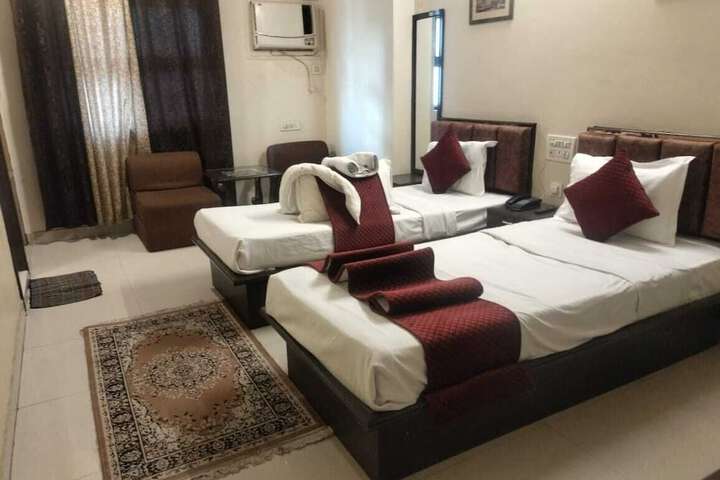 Room 10 of 31