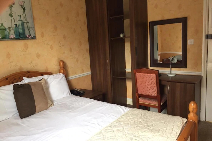 Room 2 of 8