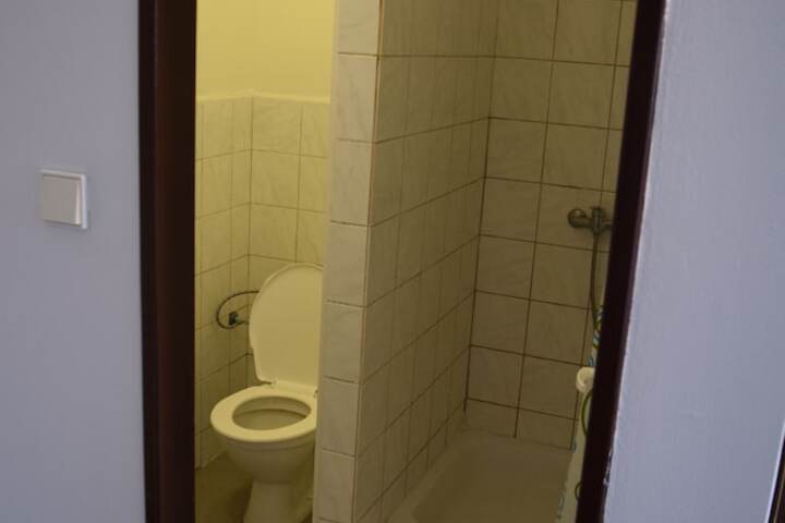 Room 53 of 90