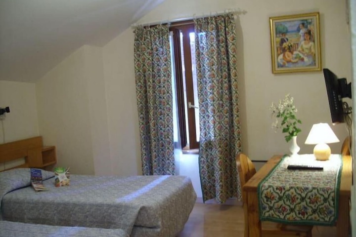 Room 2 of 67