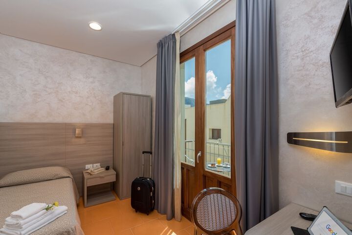 Room 8 of 47