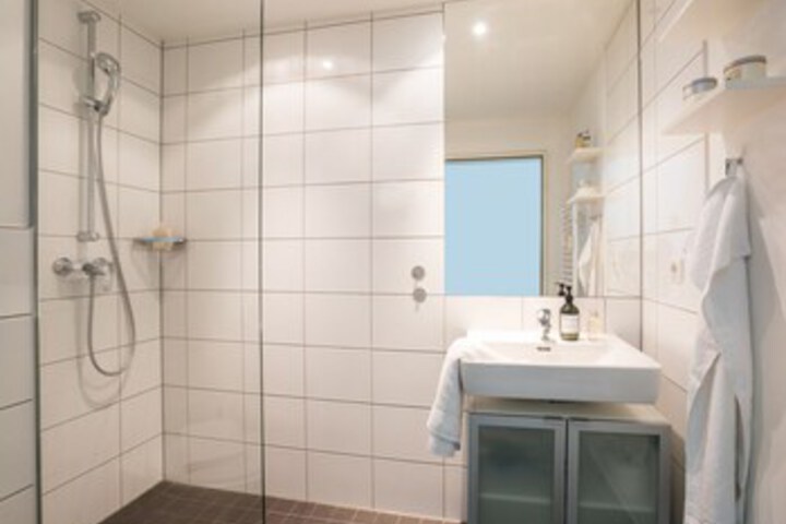 Room 2 of 8