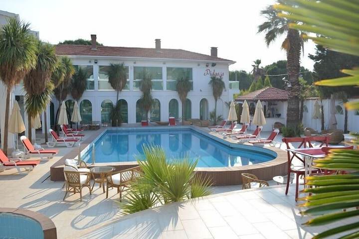 Pools & Facilities