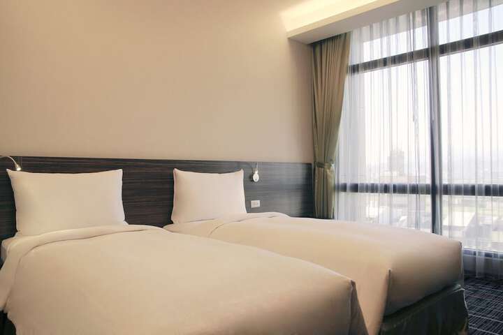 Room 12 of 37