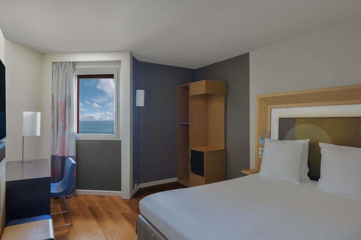 Room 27 of 80