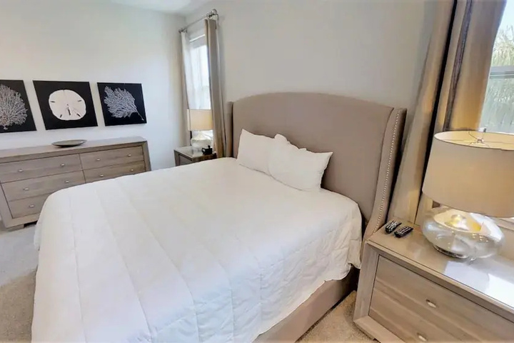 Room 4 of 20
