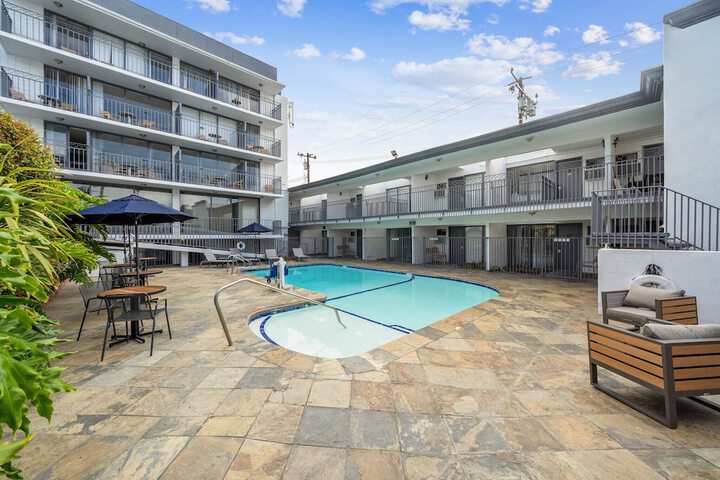 Pool Hotel