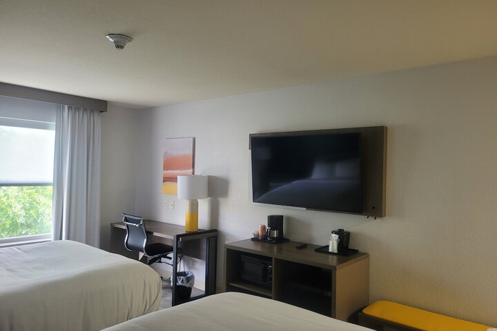 2 Queen Beds (6 of 12)