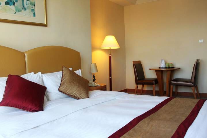 Room 5 of 33