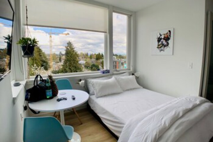 Room 10 of 13