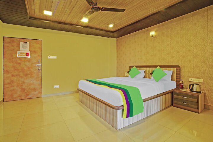 Room 9 of 33
