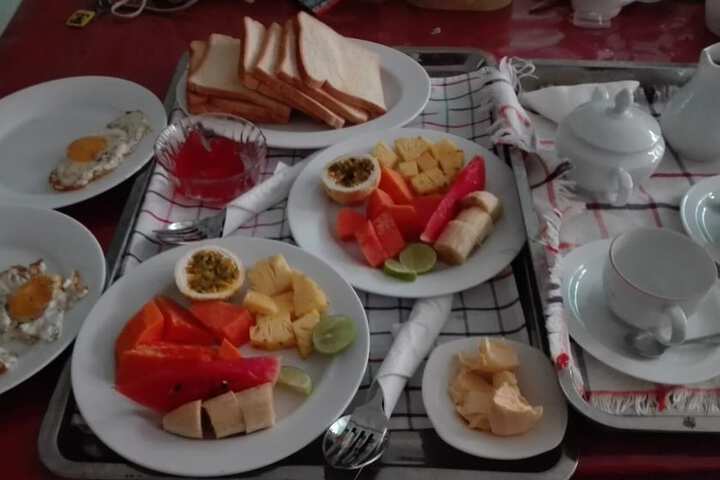 Dining 16 of 25
