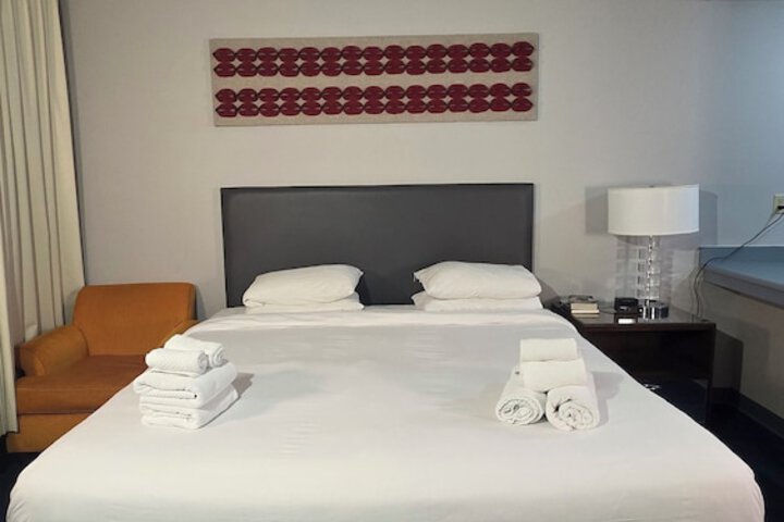 Room 4 of 28