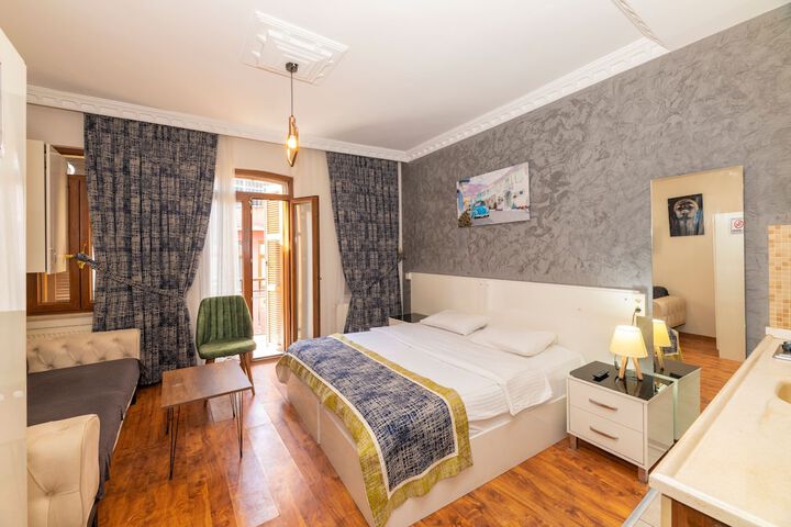 Room 102 of 138