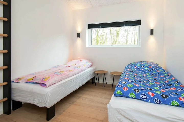 Room 3 of 16