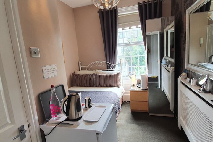 Room 2 of 22