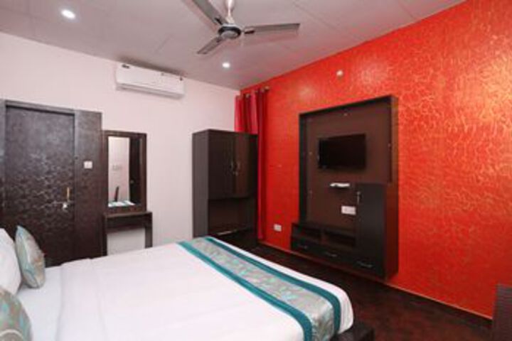 Room 11 of 21
