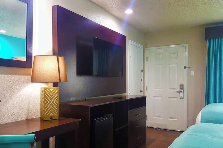 Room 6 of 20