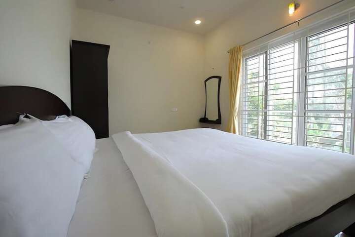 Room 7 of 32
