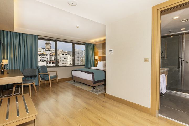 Room 12 of 70