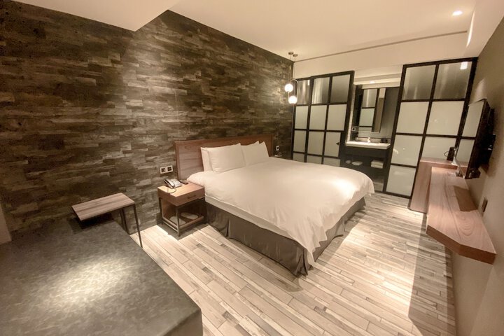 Room 16 of 33