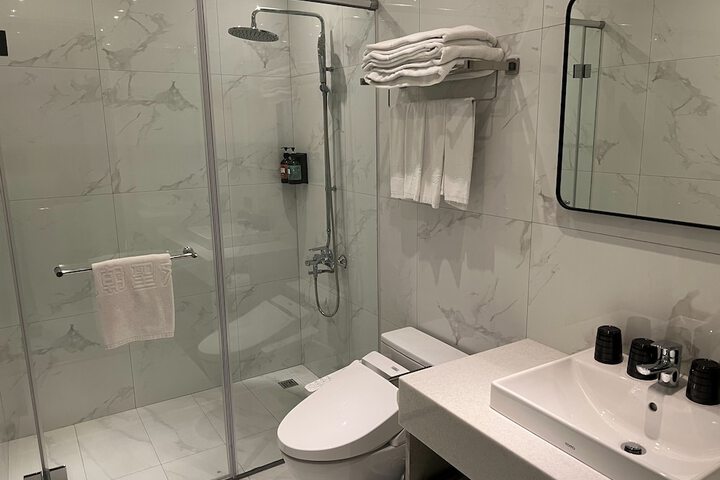 Room 43 of 49