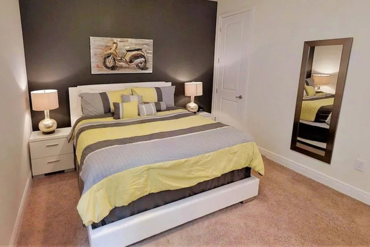 Room 5 of 18