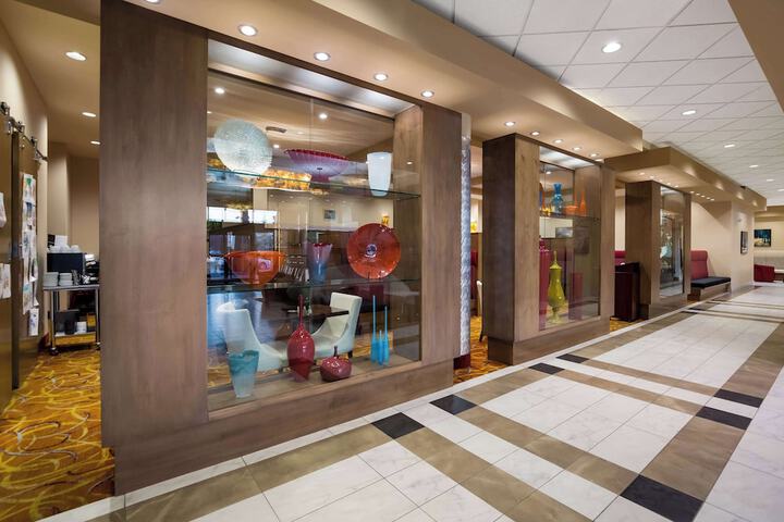 Entrance & Lobby